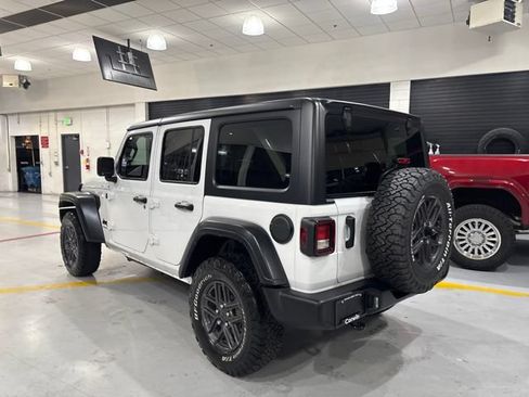 Used 2024 Jeep Wrangler Unlimited Sport AWD/4WD image 4