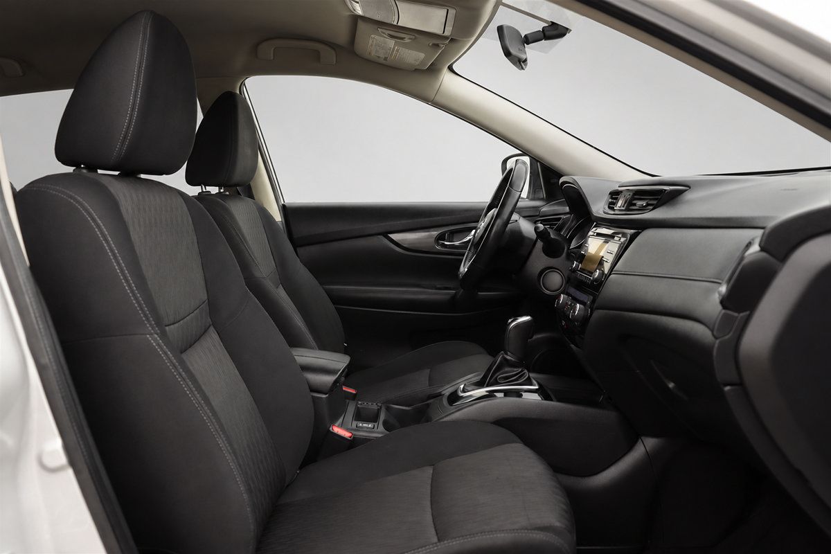 Used 2017 Nissan Rogue SV FWD image 20