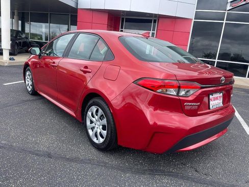 Used 2021 Toyota Corolla LE FWD image 4