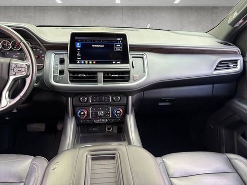 Used 2021 Chevrolet Suburban LT image 3