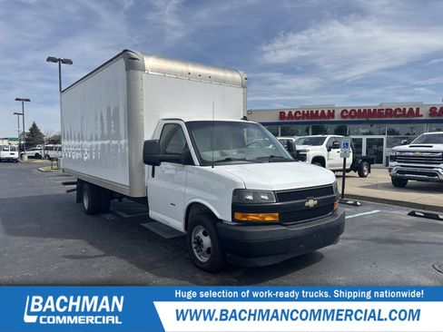 Used 2018 Chevrolet Express 3500 Extended w/ Driver Convenience Package RWD image 1