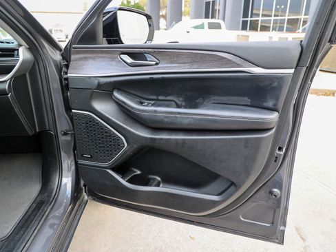 Used 2022 Jeep Grand Cherokee L Limited w/ Luxury Tech Group II image 44