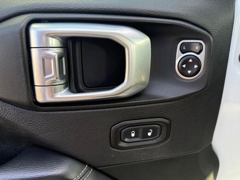 Used 2020 Jeep Wrangler Unlimited Sahara image 19