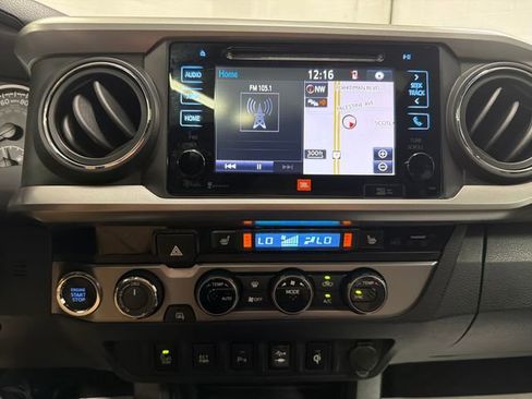 Used 2016 Toyota Tacoma Limited w/ Towing Package AWD/4WD image 20