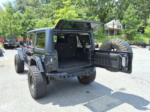 Used 2018 Jeep Wrangler Unlimited Rubicon AWD/4WD image 16