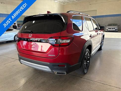 Used 2025 Honda Pilot Touring image 3
