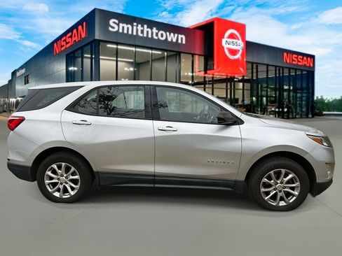 Used 2018 Chevrolet Equinox LS image 4