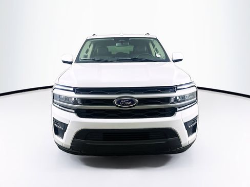 Used 2024 Ford Expedition Max XLT image 2