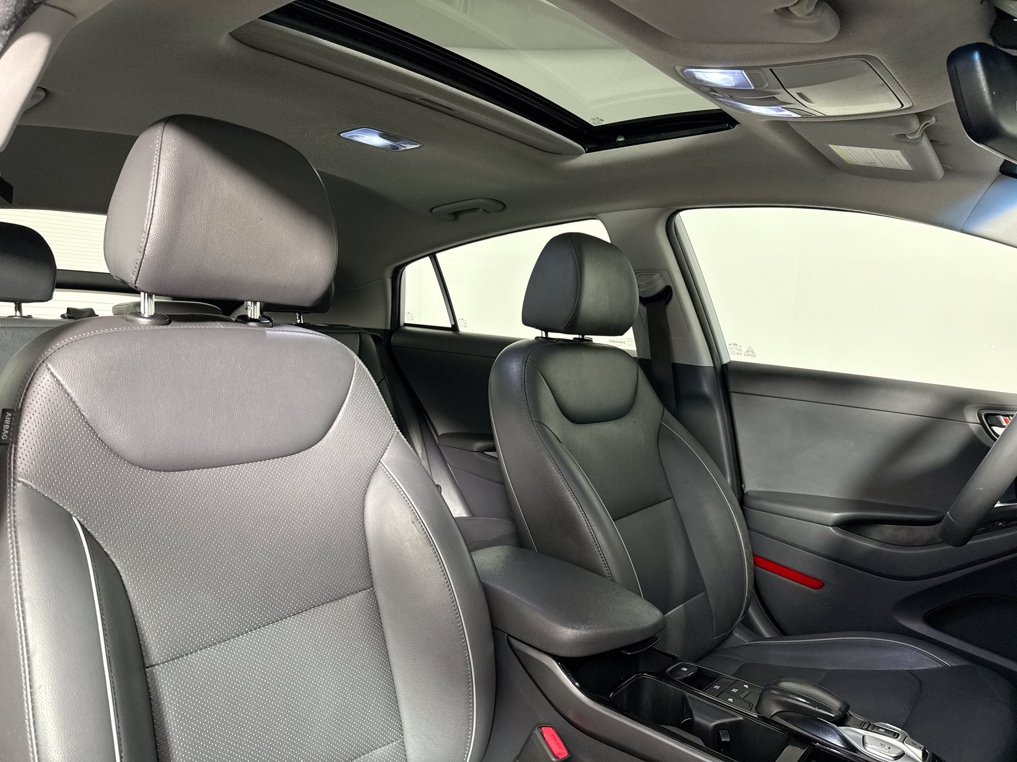 Used 2021 Hyundai Ioniq Limited FWD image 36
