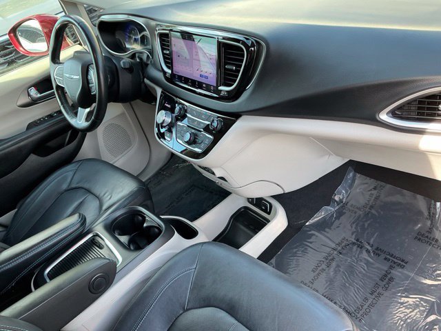 Used 2021 Chrysler Pacifica Touring-L FWD image 22