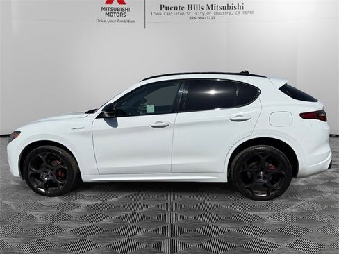 Used 2022 Alfa Romeo Stelvio Veloce image 8