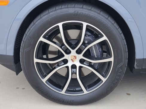 Used 2025 Porsche Cayenne AWD/4WD image 14