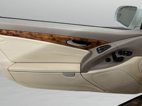 Used 2011 Mercedes-Benz SL 550 image 33