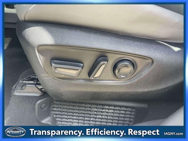 Used 2024 Toyota Sienna XLE FWD image 19