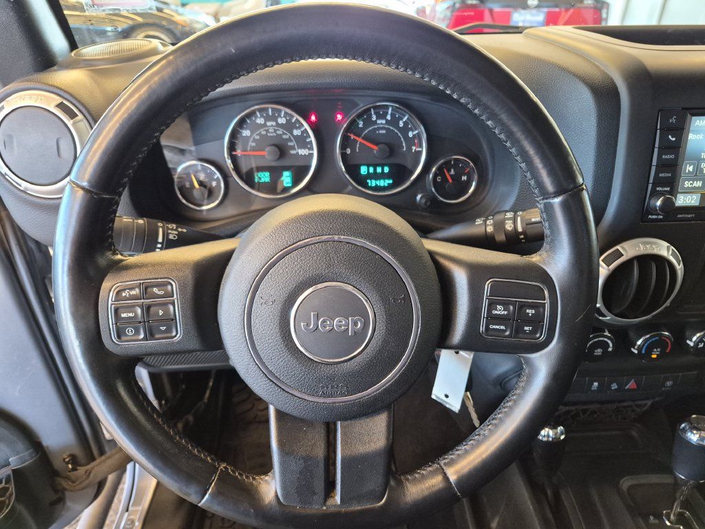 Used 2017 Jeep Wrangler Rubicon w/ Power Convenience Group AWD/4WD image 16