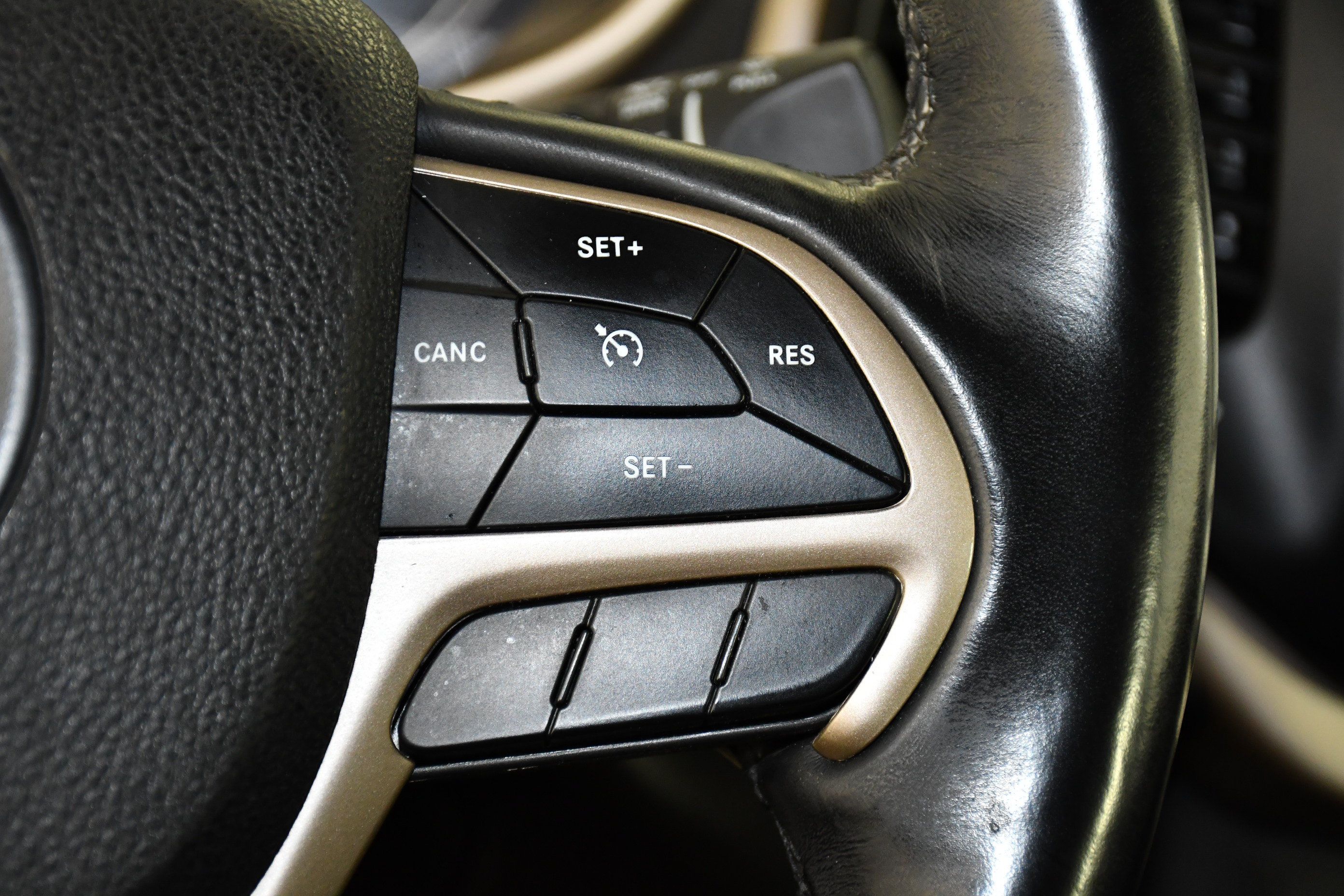 Used 2018 Jeep Cherokee Limited AWD/4WD image 21