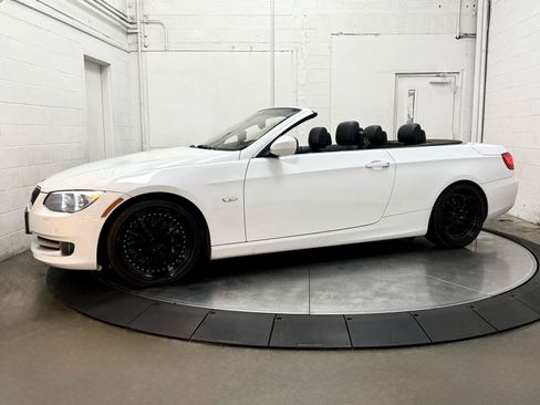 Used 2011 BMW 335i Convertible RWD image 33