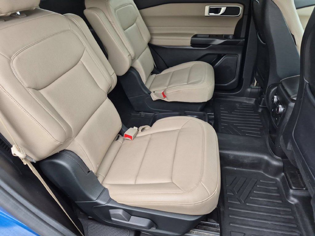 Used 2020 Ford Explorer XLT w/ Equipment Group 202A AWD/4WD image 21