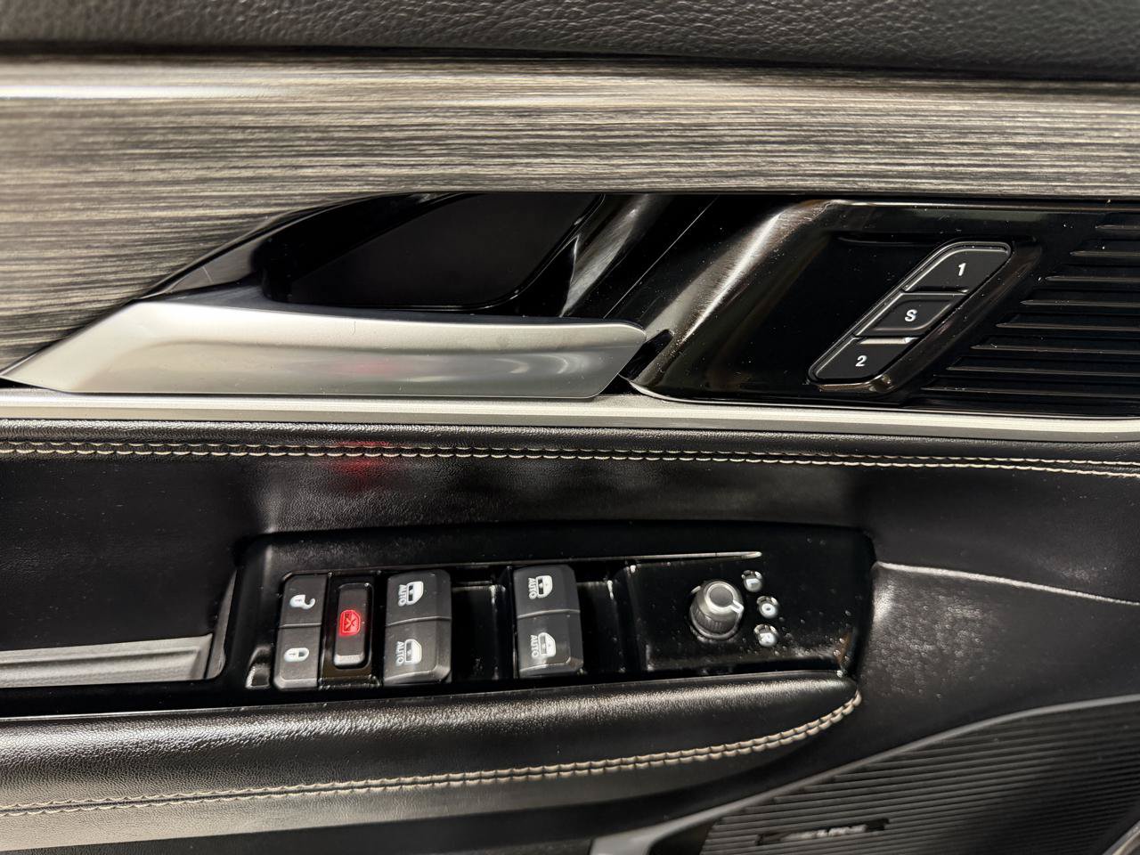 Used 2024 Jeep Wagoneer L Series II w/ Flexible Seating Group AWD/4WD image 12