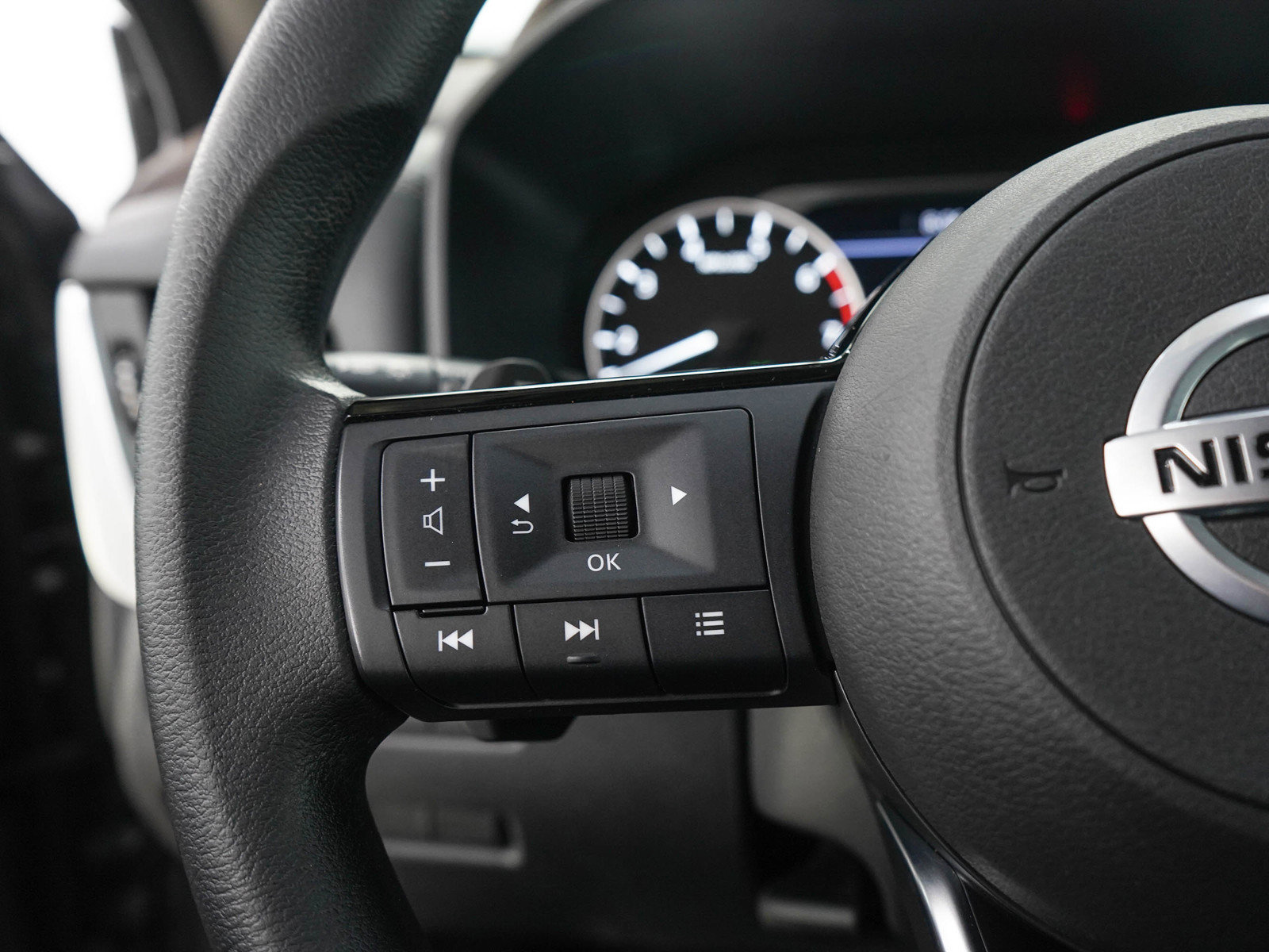 Used 2021 Nissan Rogue S FWD image 23
