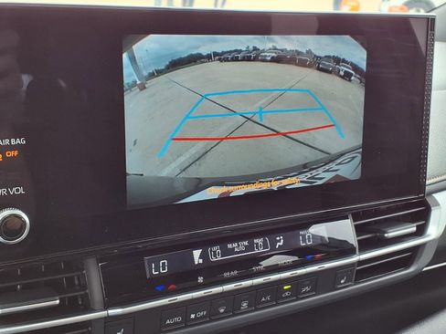 Certified 2025 Toyota Sienna XLE Woodland Edition image 11