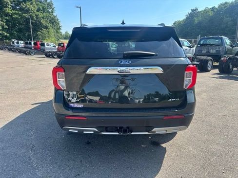 Used 2024 Ford Explorer XLT w/ Equipment Group 202A AWD/4WD image 4