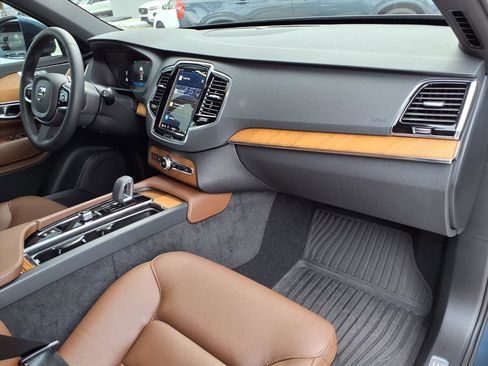 Used 2024 Volvo XC90 B6 Plus w/ Protection Package Premier image 10