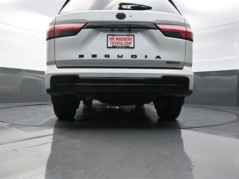 Used 2025 Toyota Sequoia Limited image 32