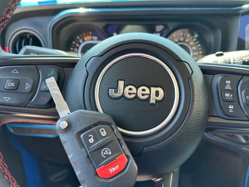 Used 2024 Jeep Wrangler Unlimited Rubicon w/ Technology Group AWD/4WD image 41