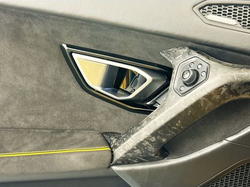 Used 2020 Lamborghini Huracan EVO RWD image 18