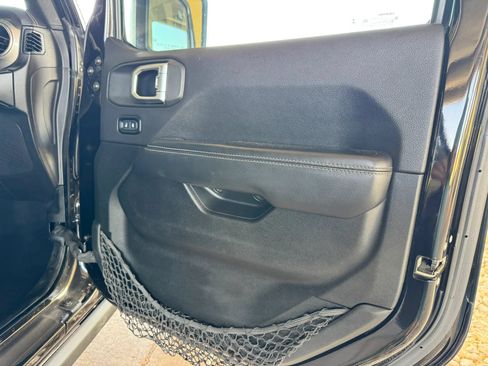 Used 2020 Jeep Wrangler Unlimited Sahara AWD/4WD image 25