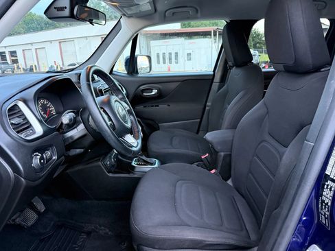 Used 2020 Jeep Renegade Latitude w/ Cold Weather Group AWD/4WD image 2