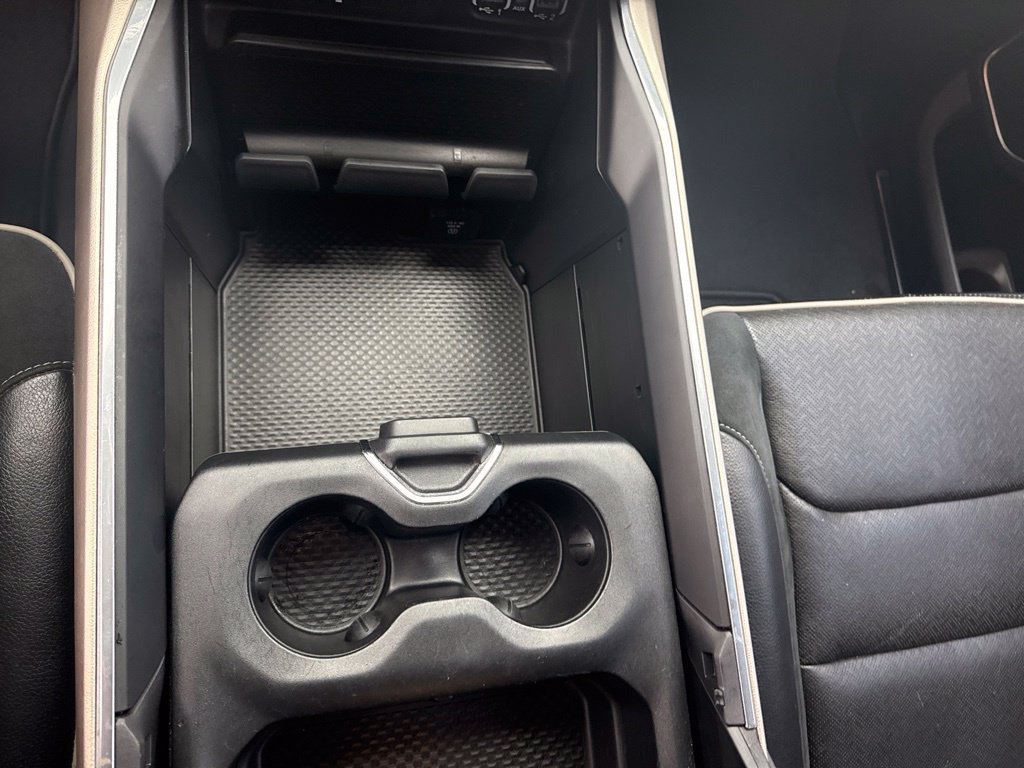 Used 2019 RAM 1500 Laramie AWD/4WD image 17
