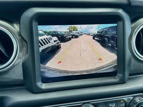 Used 2023 Jeep Wrangler Unlimited Sahara AWD/4WD image 15