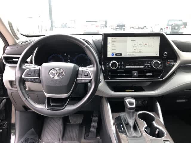 Used 2023 Toyota Highlander Limited AWD/4WD image 14