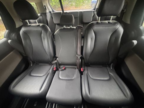 Used 2026 Kia Carnival FWD image 41