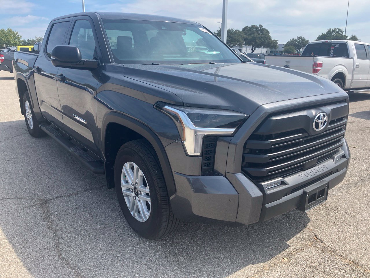 Used 2026 Toyota Tundra SR5 w/ SR5 Convenience Package AWD/4WD image 3