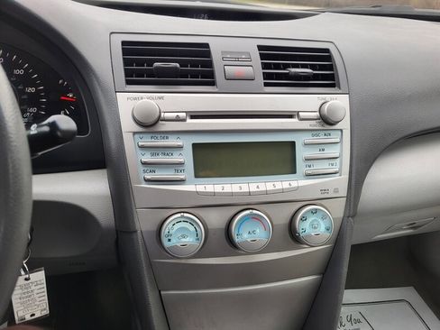 Used 2009 Toyota Camry LE image 17
