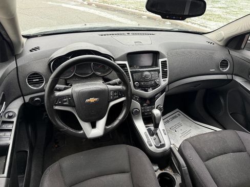Used 2014 Chevrolet Cruze LT image 9