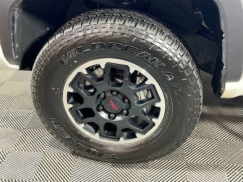 Used 2024 Toyota Tacoma TRD Off-Road image 28