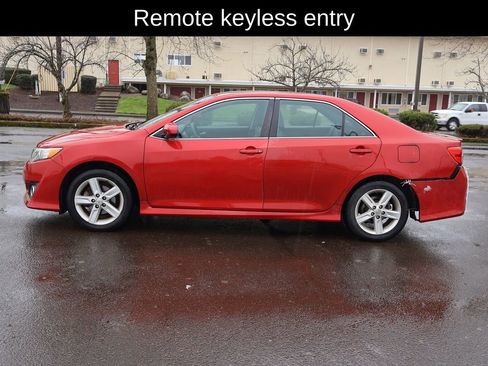 Used 2012 Toyota Camry SE image 3