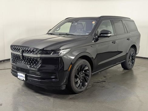 Used 2025 Lincoln Navigator Reserve w/ Jet Appearance Package image 4