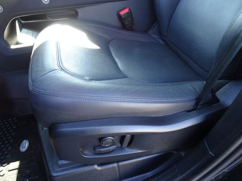 Certified 2023 Land Rover Defender 110 SE image 13