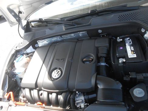 Used 2012 Volkswagen Beetle 2.5 FWD image 19