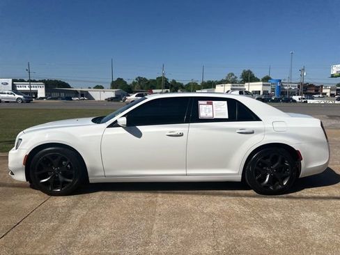 Used 2022 Chrysler 300 S RWD image 4