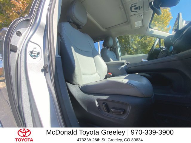 Used 2023 Toyota Sienna XLE FWD image 26