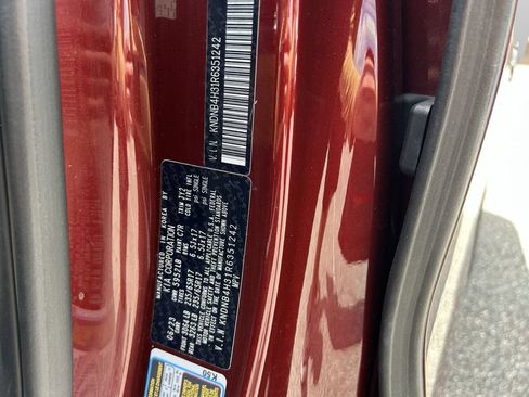 Used 2024 Kia Carnival LX FWD image 38