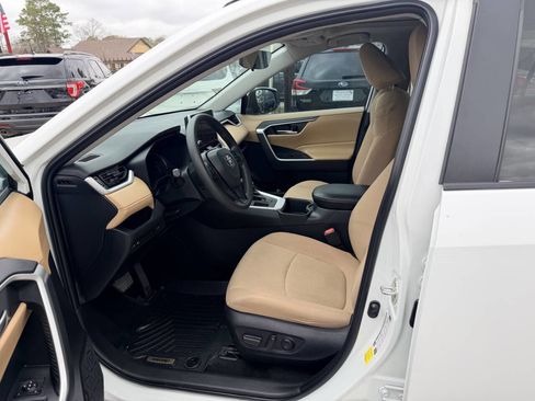 Used 2023 Toyota RAV4 XLE w/ Convenience Package image 16