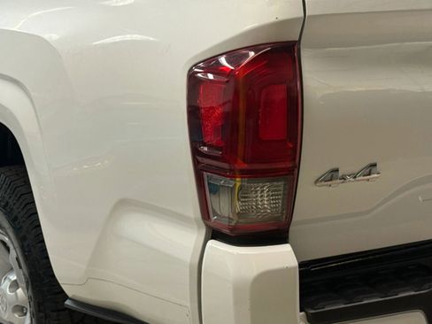 Used 2019 Toyota Tacoma SR w/ SR Convenience Package image 12