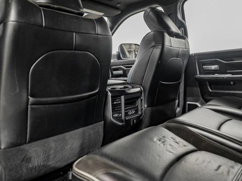 Used 2020 RAM 3500 Laramie w/ Night Edition image 38